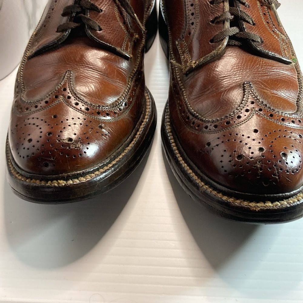 Vintage Florsheim Imperial 93602 8.5 men’s brown wingtip lace up shoes. Box 1 - Picture 4 of 10